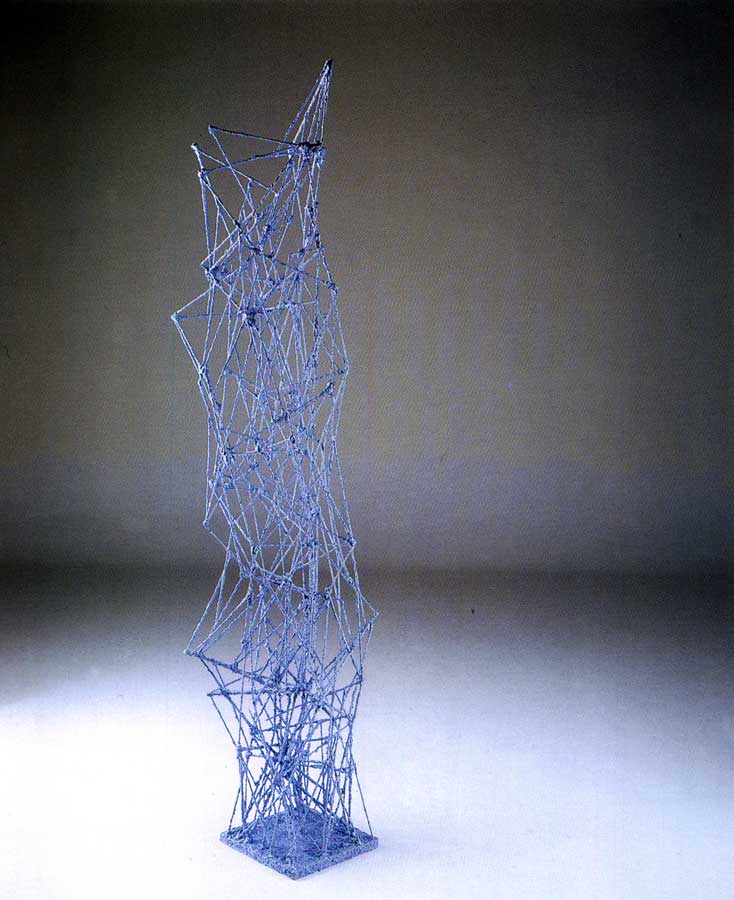 Ragnatela in azzurro, sculpture by Nicola Guerraz, acrylic on wood, h 187 cm, 2000
