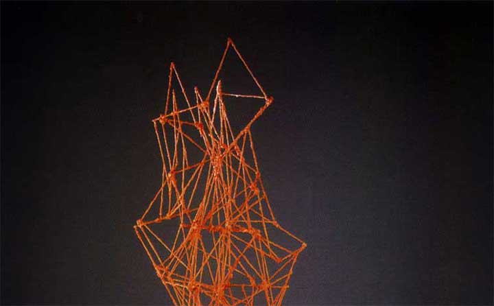 Ragnatela in arancione, sculpture by Nicola Guerraz