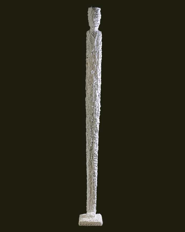 Totem in bianco, sculpture by Nicola Guerraz, acrylic on wood and iron, h 190 cm, 2008