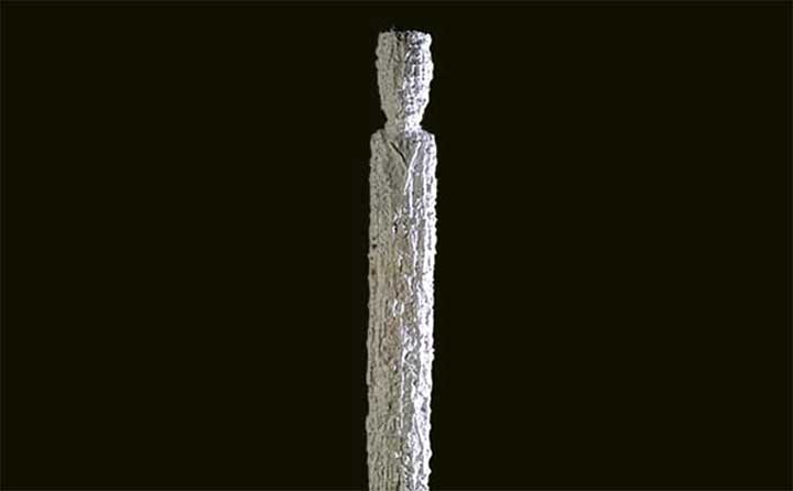 Totem in bianco, sculpture by Nicola Guerraz