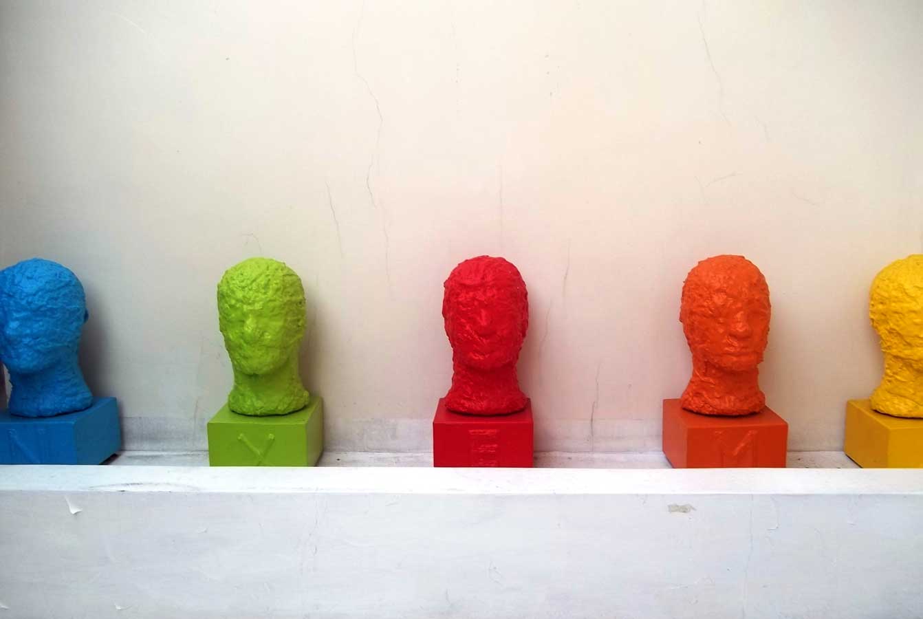 Heads, sculpture by Nicola Guerraz, acrylic on resin and iron, h 50 cm each, 2011, photo 01