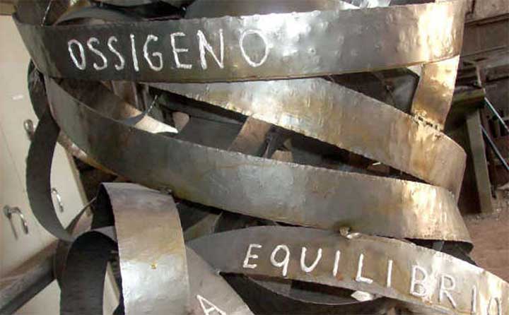 Poetry on iron, sculpture by Nicola Guerraz