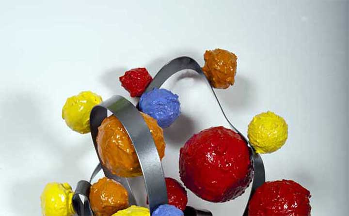 Happy atom 4, sculpture by Nicola Guerraz