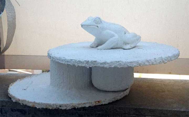 Frog 4, sculpture by Nicola Guerraz