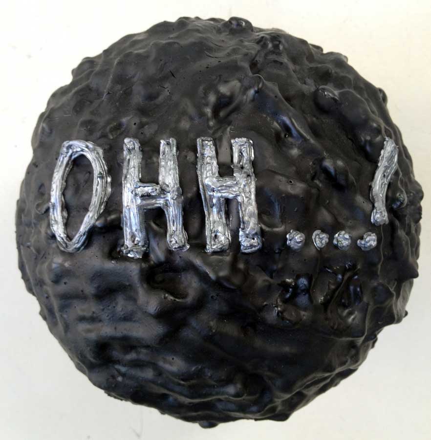 Ohh 16, sculpture by Nicola Guerraz, resin on mixed media, diameter 20 cm, 2014