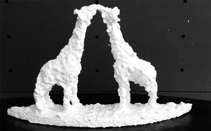 Flirt in white 6, sculpture by Nicola Guerraz