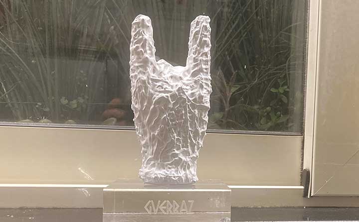 Hand 2, sculpture by Nicola Guerraz